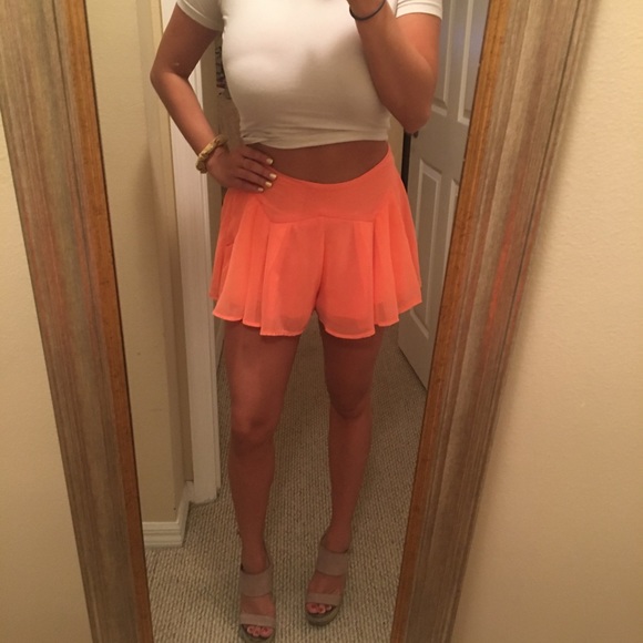 Shorts - Picture 3 of 3